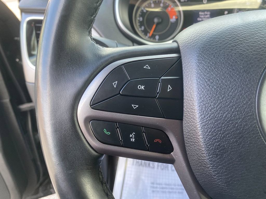 Used 2019 Jeep Cherokee Limited image 16