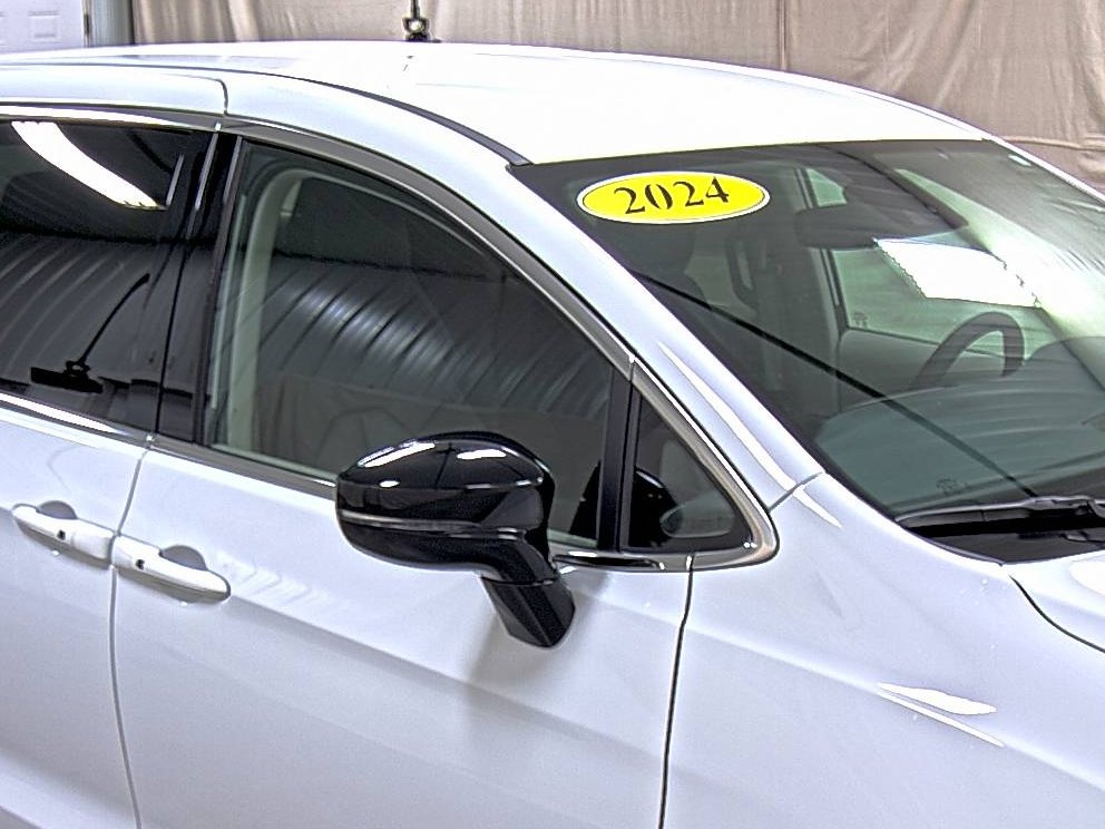 Used 2024 Chrysler Pacifica Select image 15