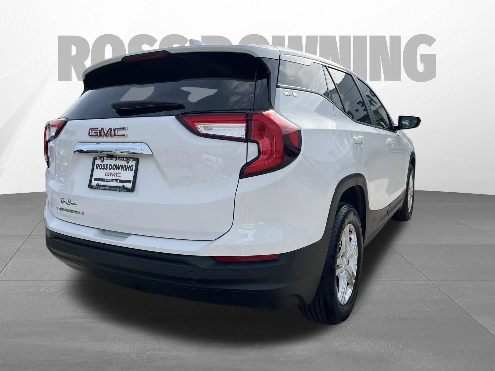 Used 2024 GMC Terrain SLE FWD image 4