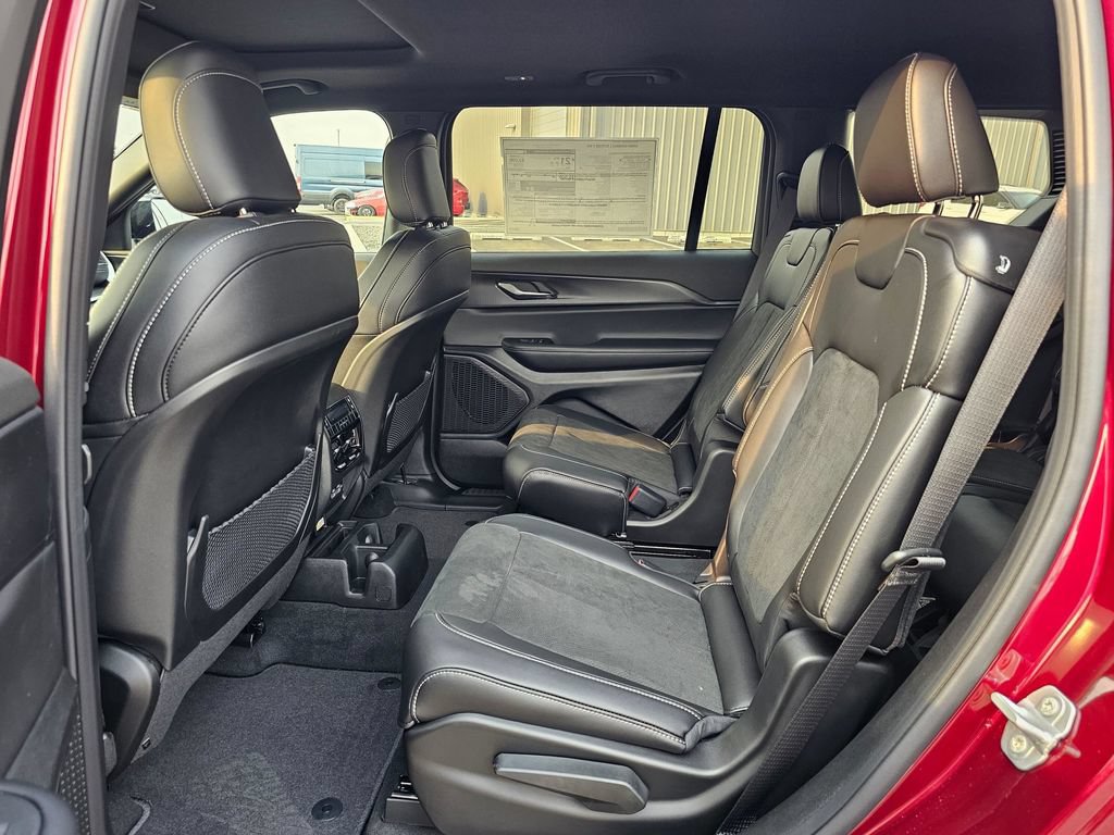 New 2025 Jeep Grand Cherokee L Altitude AWD/4WD image 13