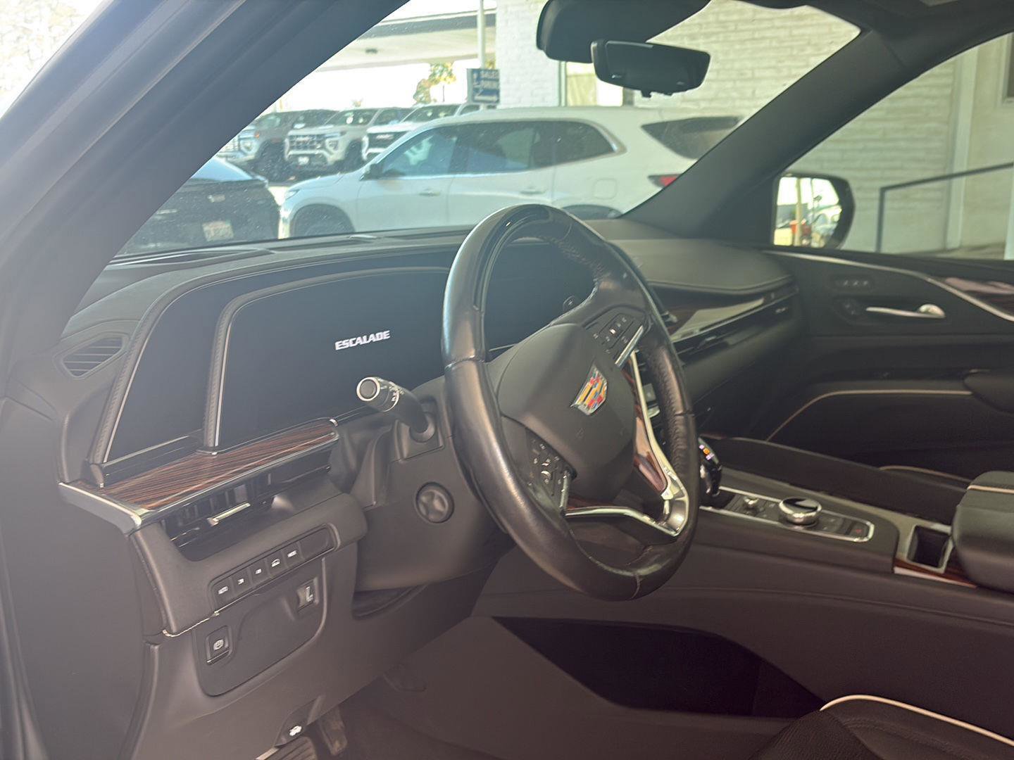 Used 2023 Cadillac Escalade Premium Luxury AWD/4WD image 9