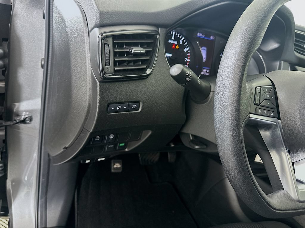 Used 2020 Nissan Rogue Sport S FWD image 9