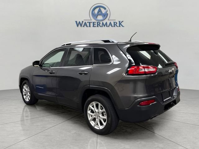 Used 2018 Jeep Cherokee Latitude Plus w/ Comfort/Convenience Group image 3