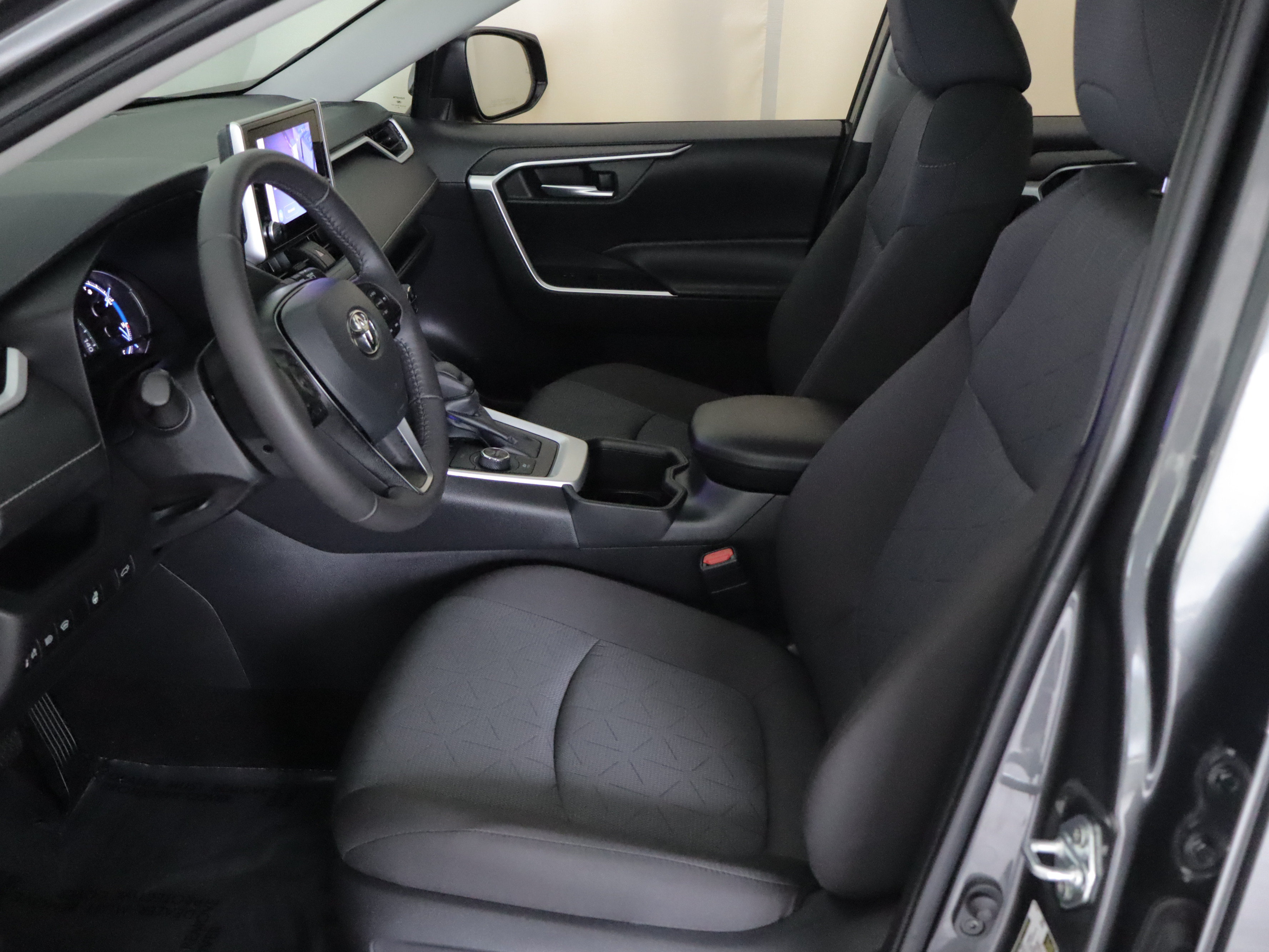 Used 2025 Toyota RAV4 XLE w/ Convenience Package AWD/4WD image 8