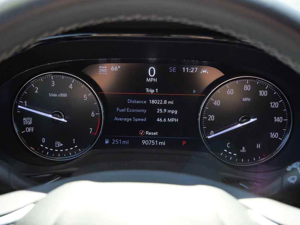 Used 2022 Buick Envision Essence w/ Sport Touring Package AWD/4WD image 39