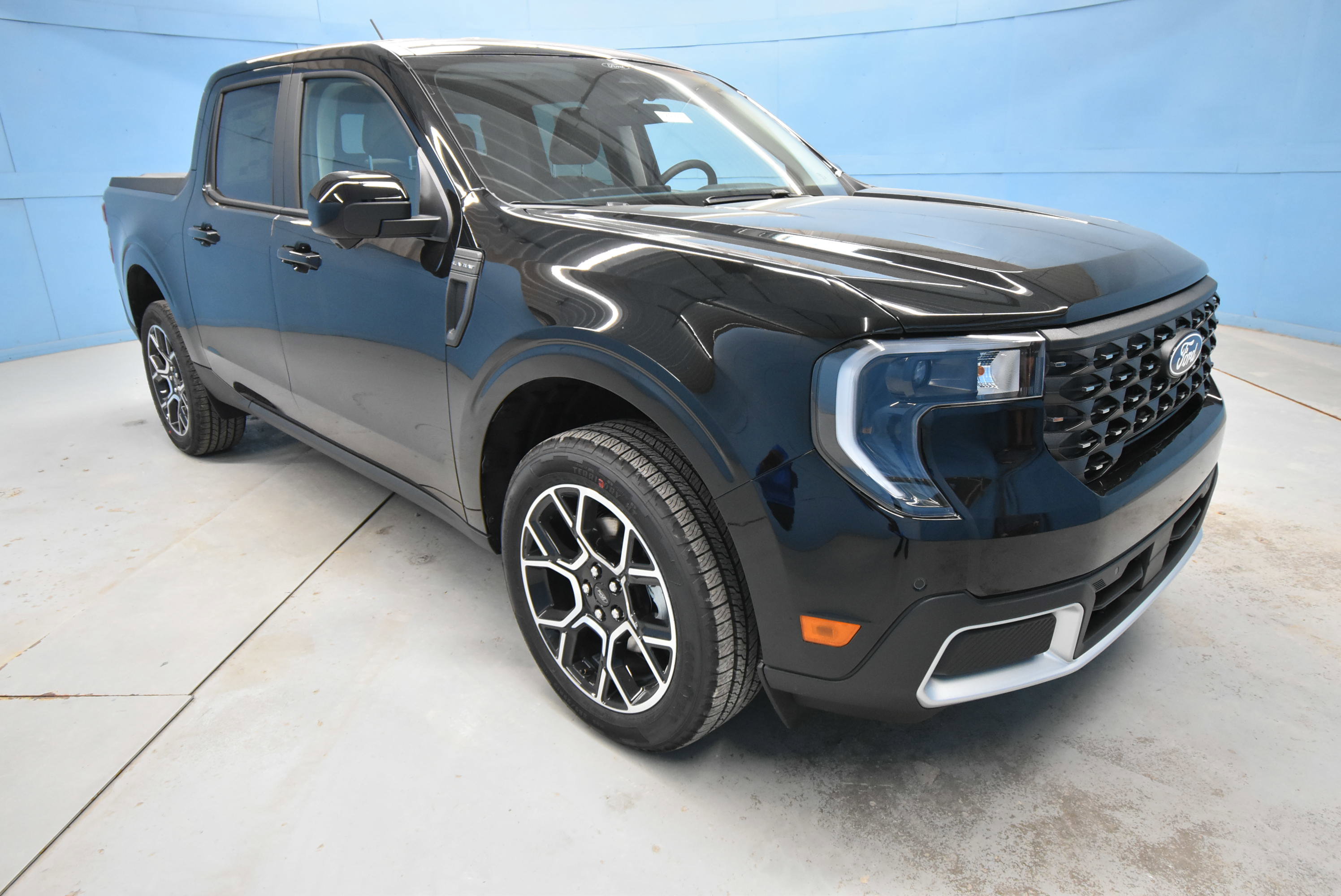 New 2026 Ford Maverick Lariat w/ 4K Tow Package AWD/4WD image 1