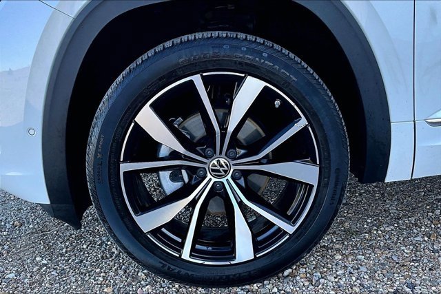 Used 2024 Volkswagen Atlas SEL Premium R-Line image 35