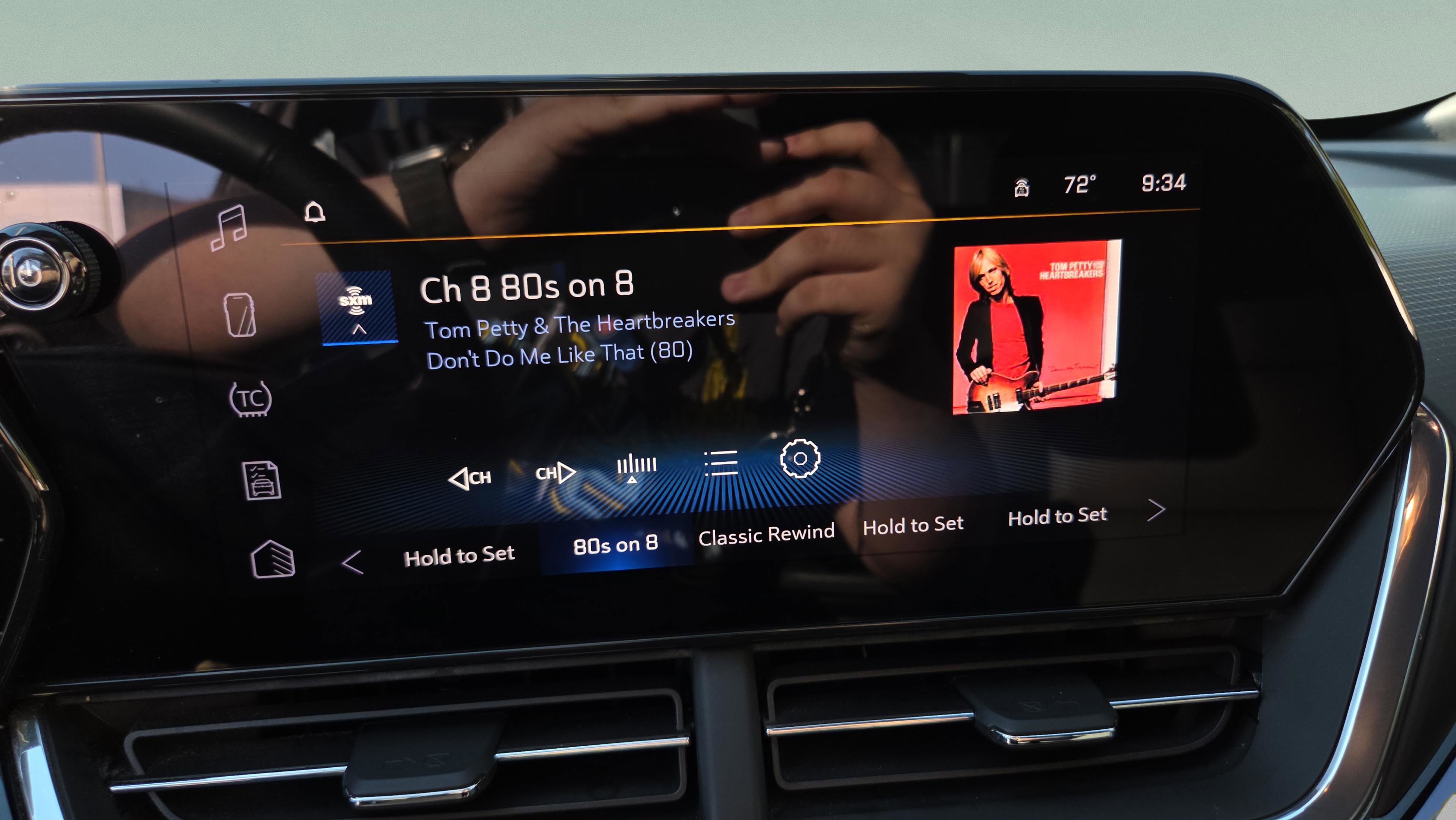 Used 2025 Chevrolet Trax RS FWD image 22