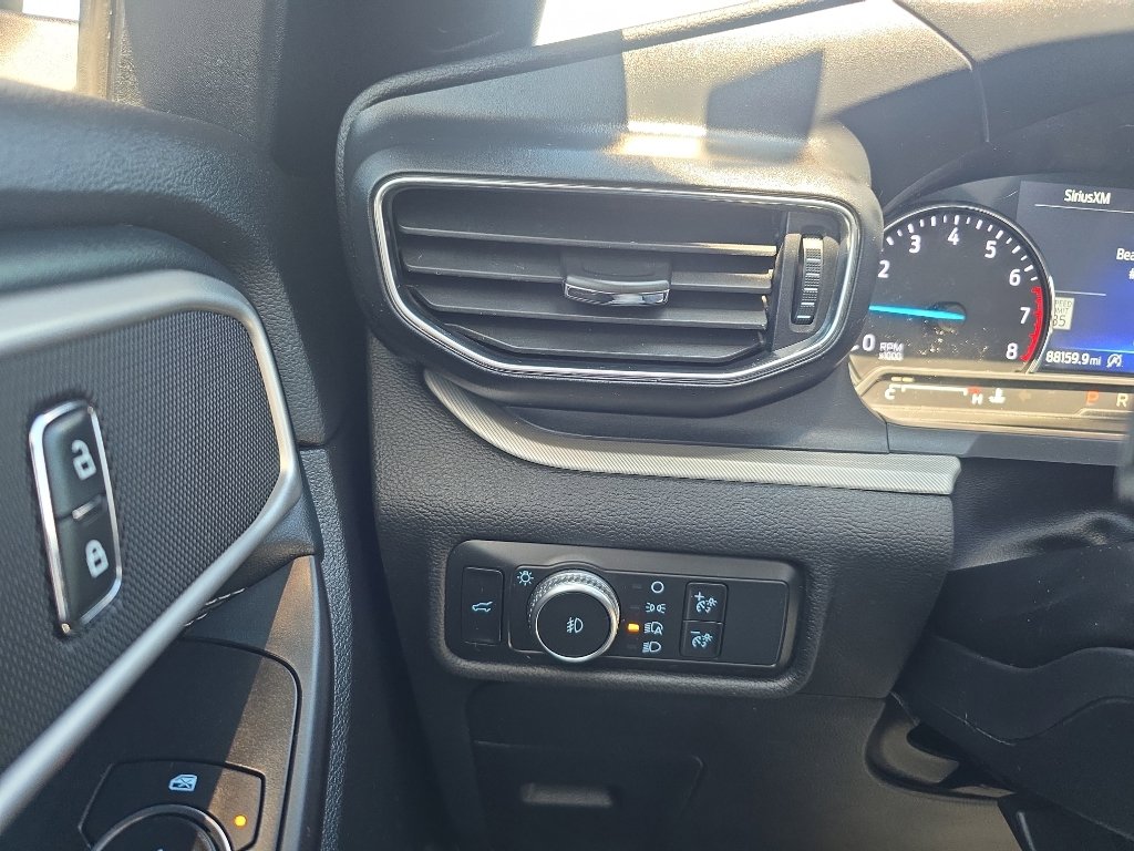 Used 2020 Ford Explorer XLT w/ Equipment Group 202A AWD/4WD image 27