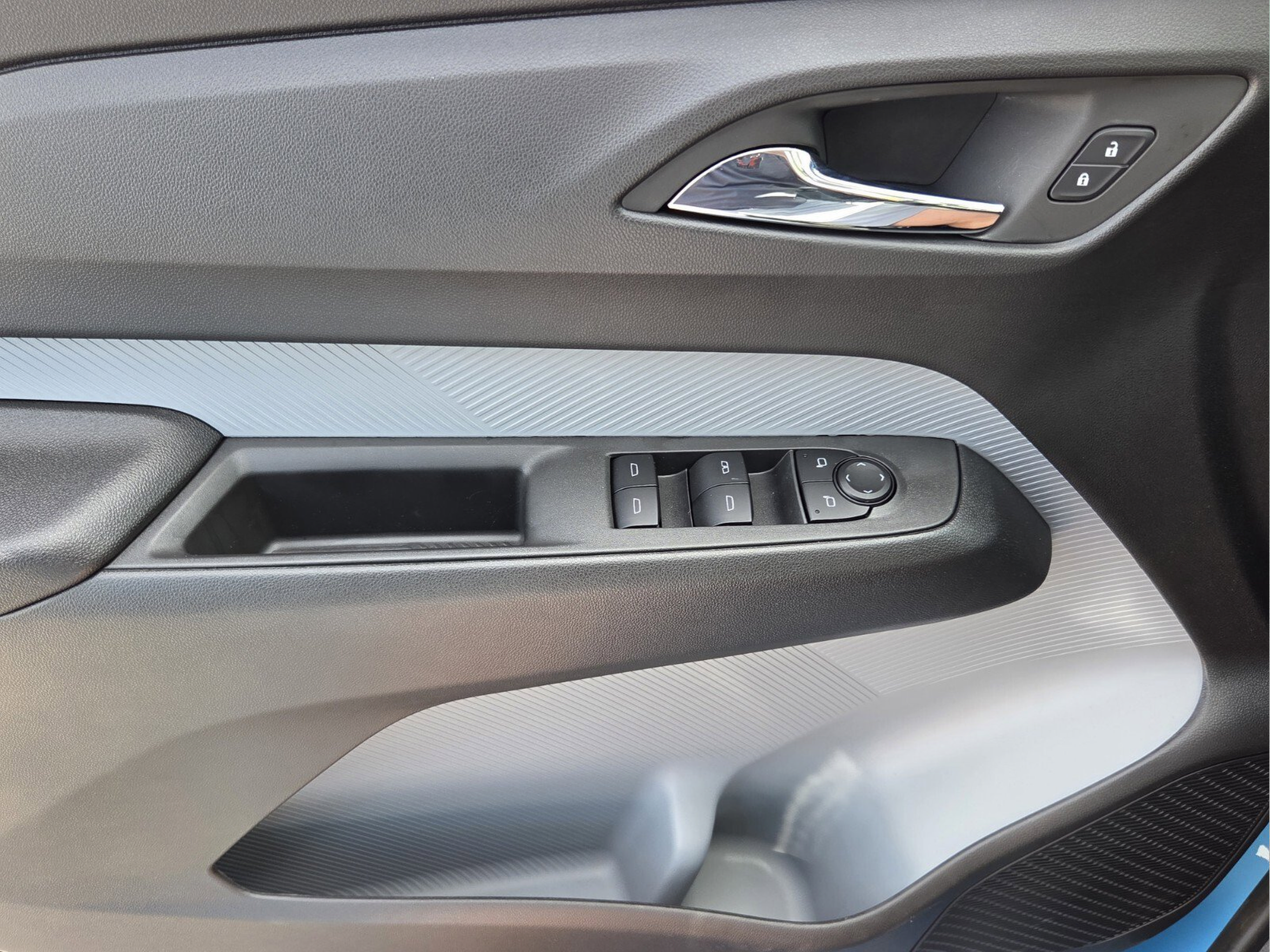New 2027 Chevrolet Bolt RS w/ Technology Package FWD image 27