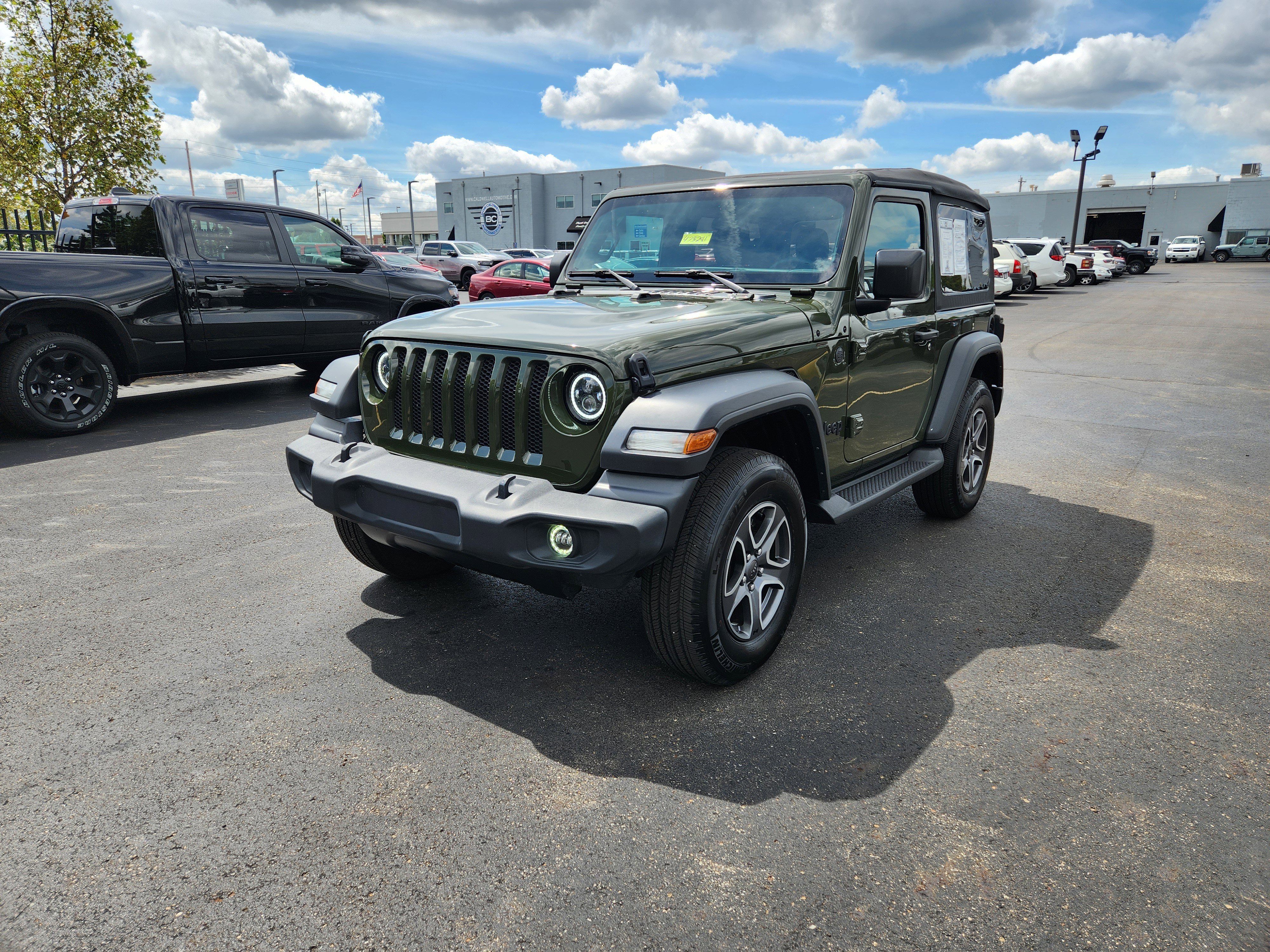 Used 2023 Jeep Wrangler Sport S image 3