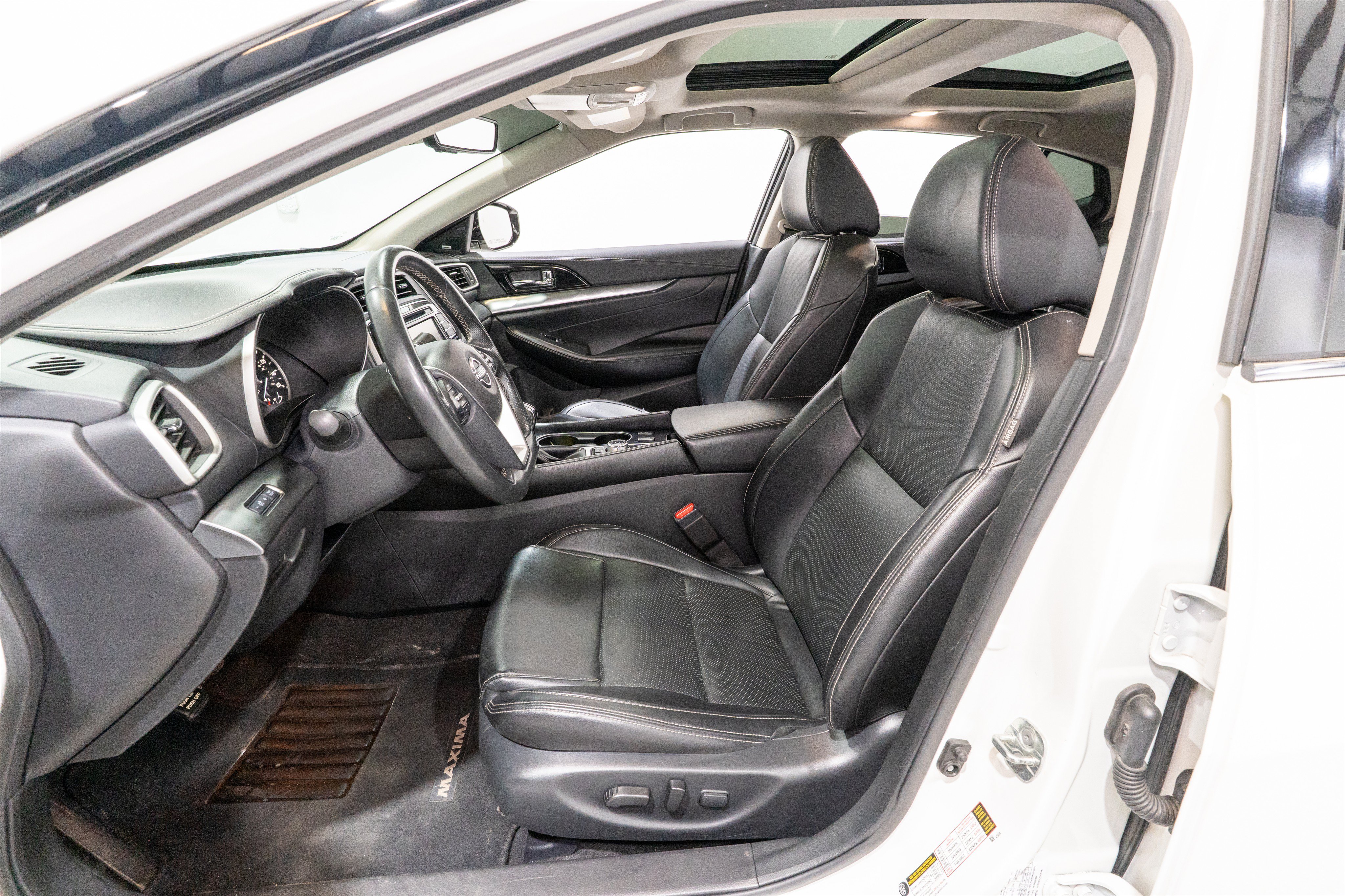Used 2023 Nissan Maxima SL FWD image 14
