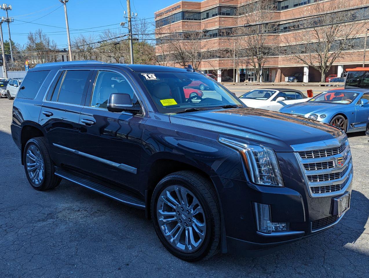 Used 2019 Cadillac Escalade Luxury w/ LPO, Radiant Package image 5