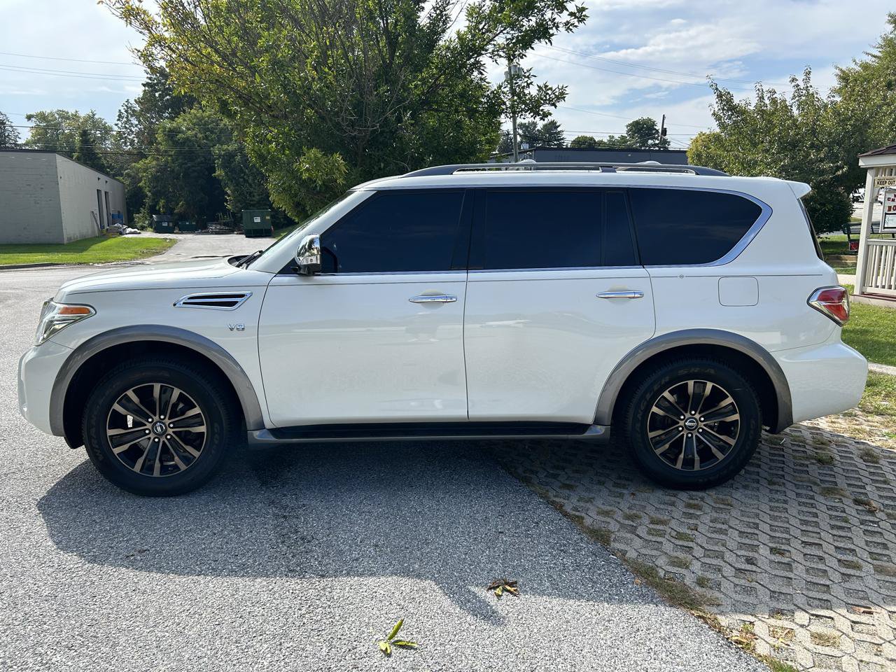 Used 2017 Nissan Armada Platinum w/ Interior Lighting Package AWD/4WD image 8