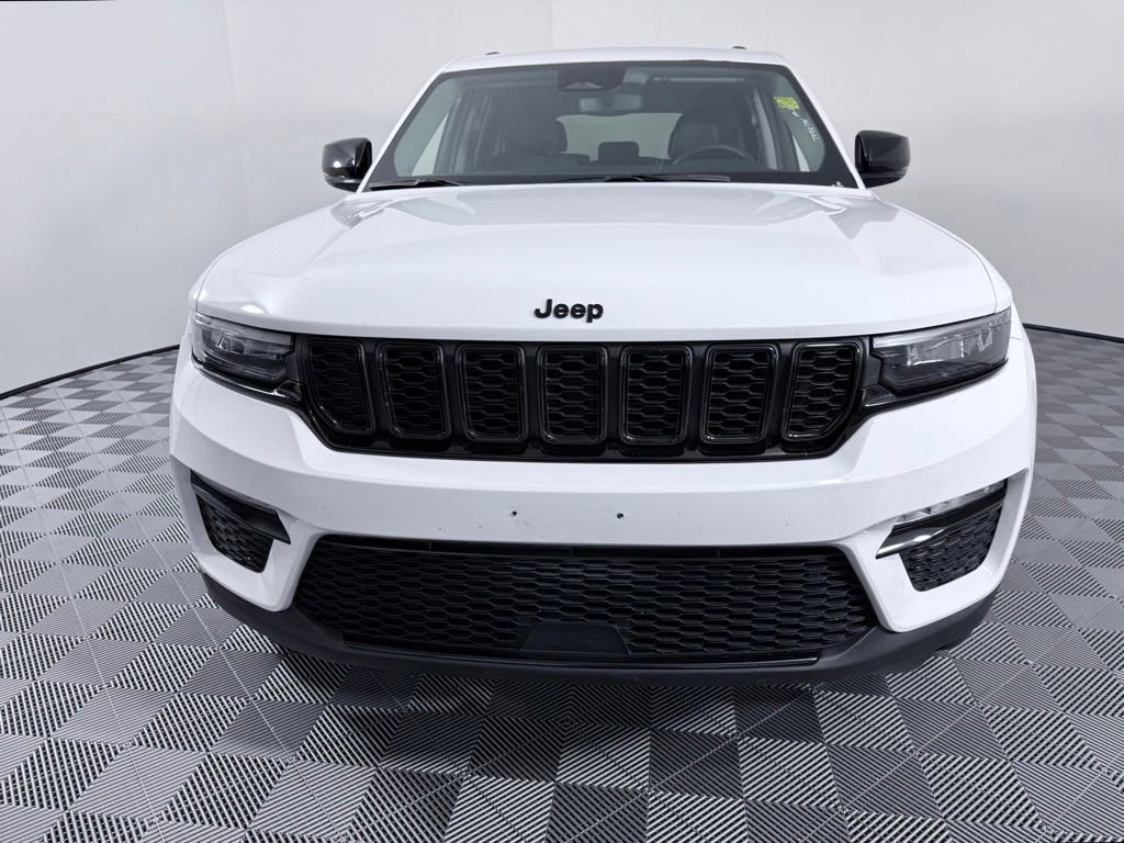 Used 2023 Jeep Grand Cherokee Limited w/ Black Appearance Package image 3