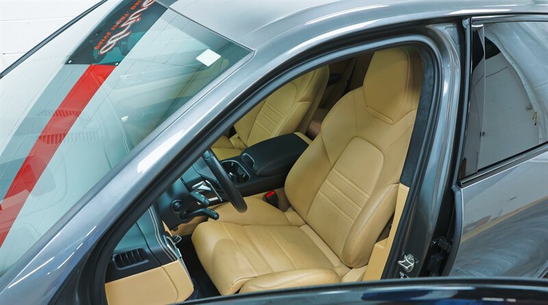 Used 2020 Porsche Cayenne Turbo AWD/4WD image 49