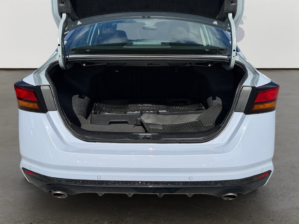 Used 2024 Nissan Altima 2.5 SR w/ SR Premium Package FWD image 11