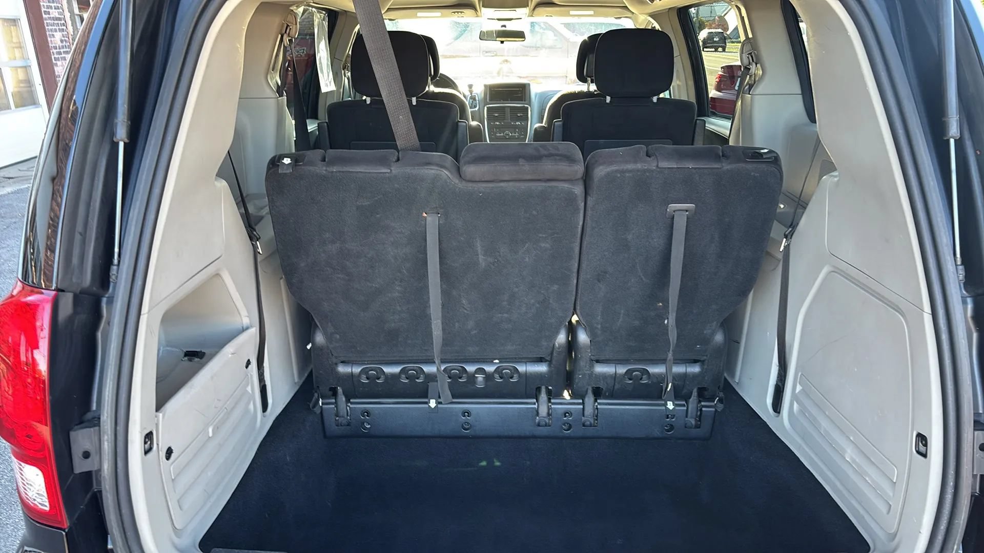 Used 2012 Dodge Grand Caravan Crew FWD image 29