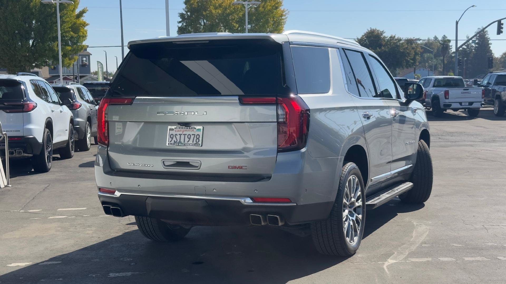 Used 2025 GMC Yukon Denali AWD/4WD image 5