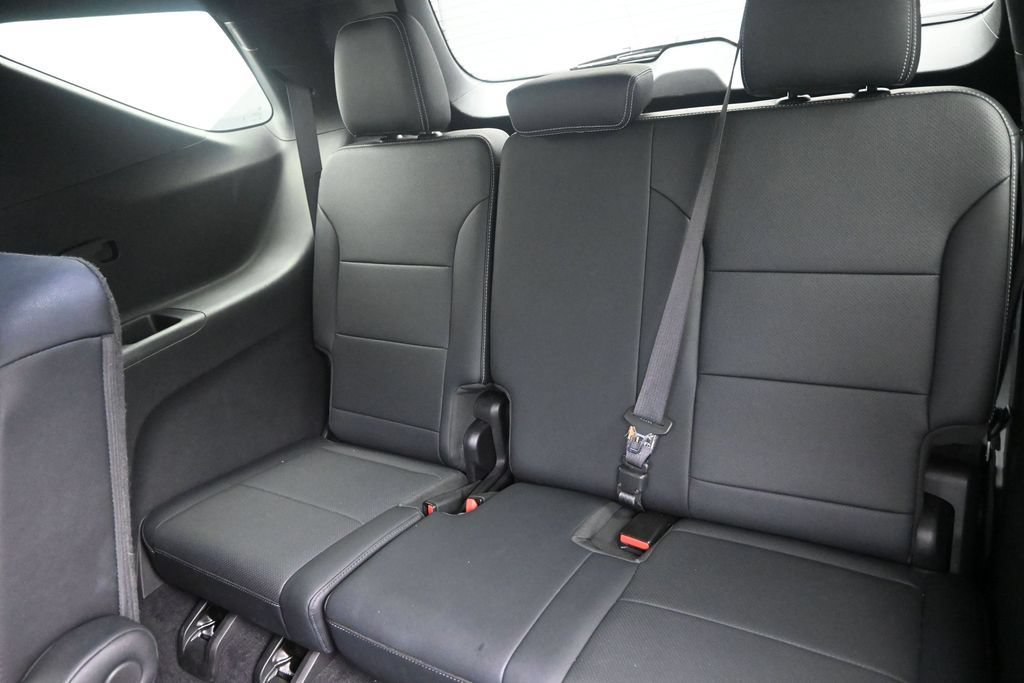 Used 2025 Chevrolet Traverse LT w/ Midnight/Sport Edition FWD image 15