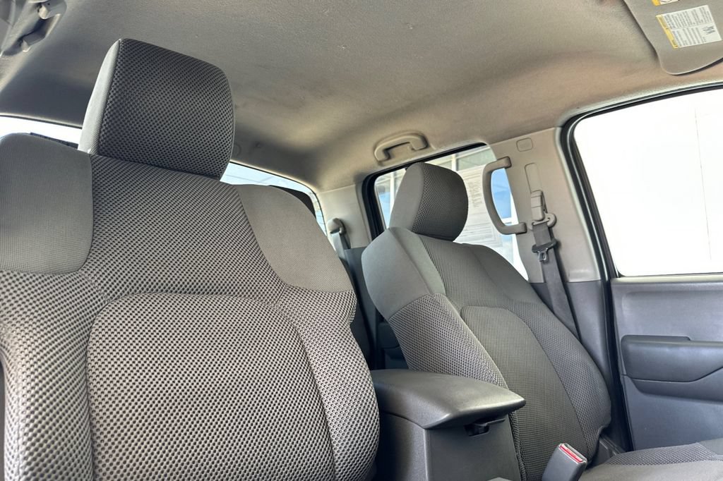 Used 2013 Nissan Frontier SV AWD/4WD image 16