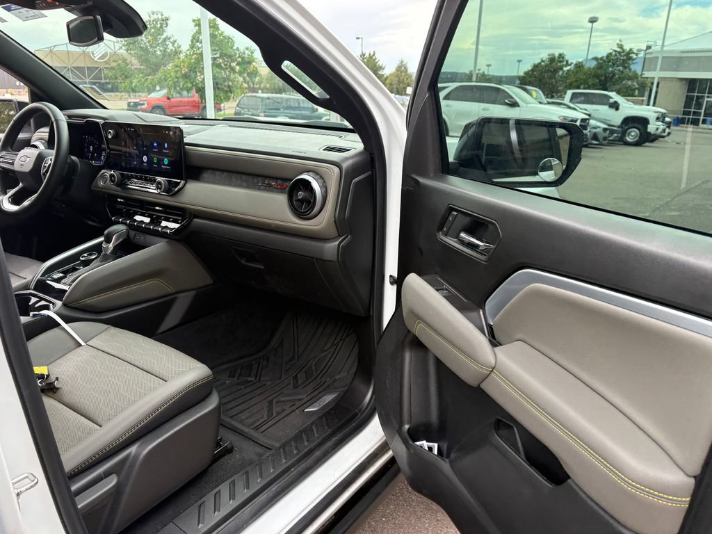 Used 2025 Chevrolet Colorado ZR2 w/ Technology Package AWD/4WD image 30