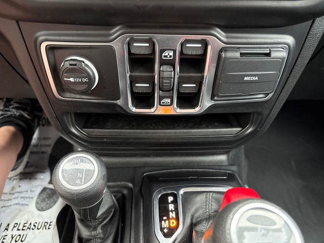 Used 2023 Jeep Wrangler Unlimited Sport image 19