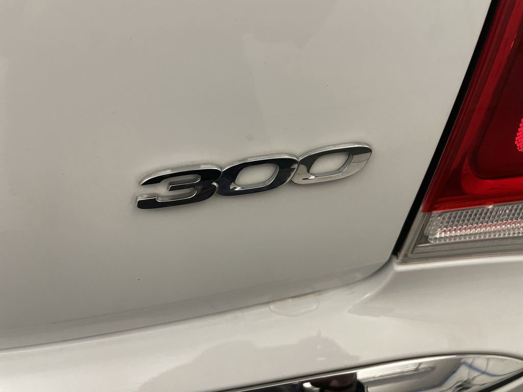 Used 2021 Chrysler 300 Touring L AWD/4WD image 23