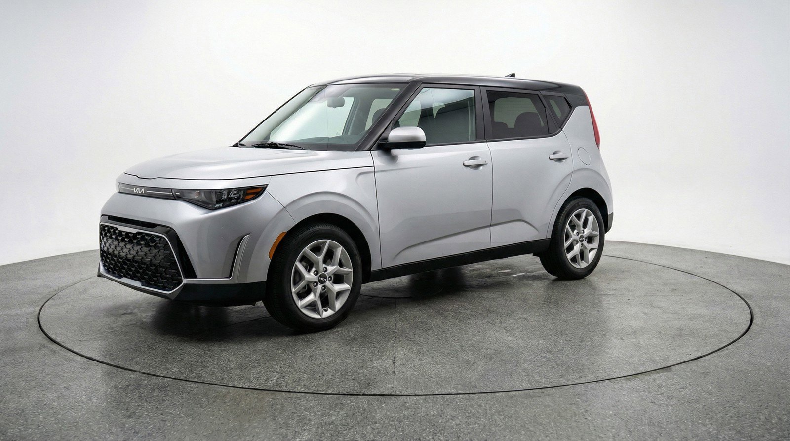 Used 2025 Kia Soul LX w/ LX Technology Package FWD image 2