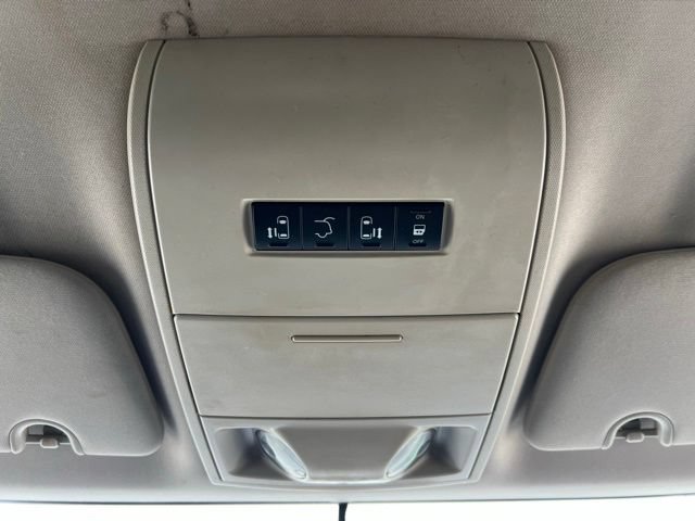 Used 2015 Dodge Grand Caravan SXT w/ UConnect Hands-Free Group FWD image 16