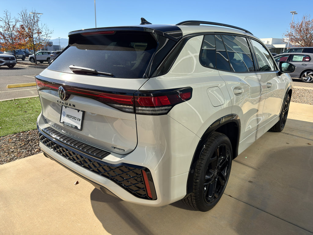 New 2026 Volkswagen Tiguan SE R-Line image 5