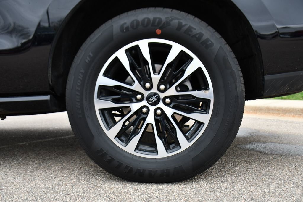 Used 2025 Ford Expedition Platinum AWD/4WD image 40