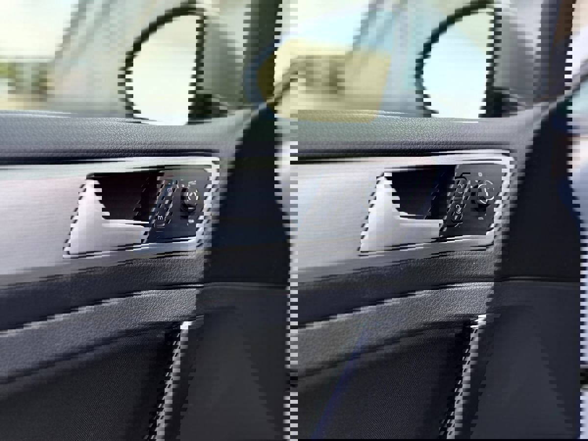 Used 2017 Volkswagen Golf S image 15