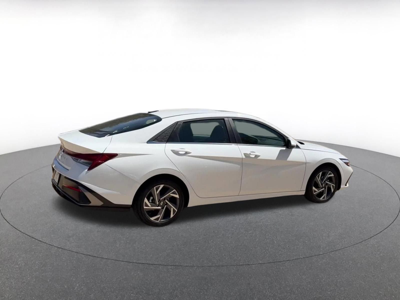 Used 2025 Hyundai Elantra SEL image 14