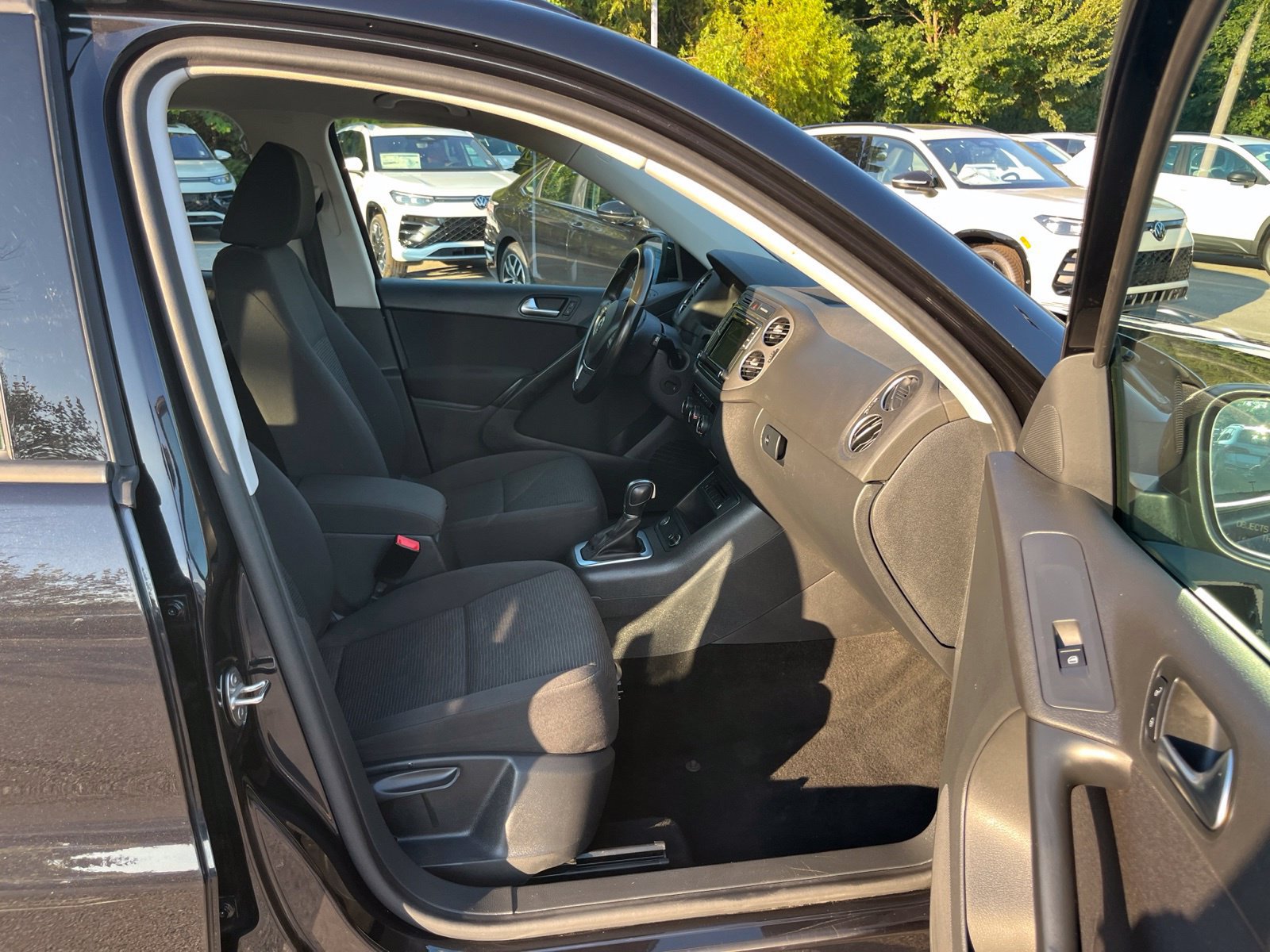 Used 2018 Volkswagen Tiguan Limited w/ Premium Package AWD/4WD image 31