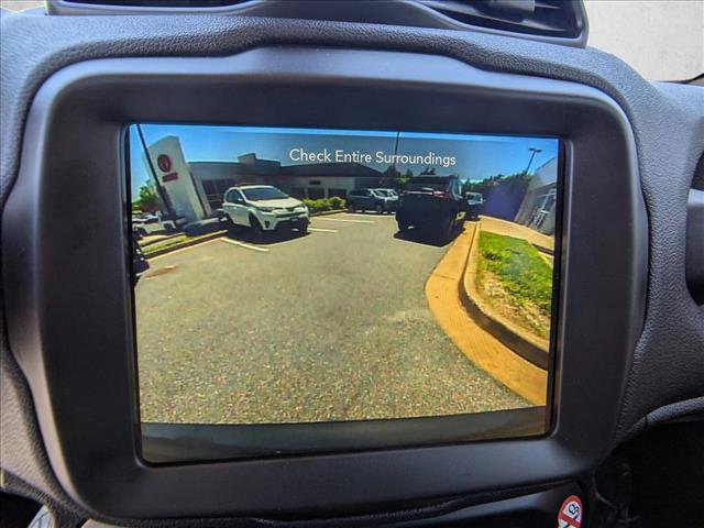 Used 2023 Jeep Renegade Latitude AWD/4WD image 14