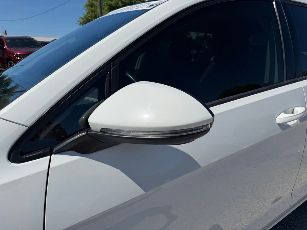 Used 2017 Volkswagen Golf S image 10
