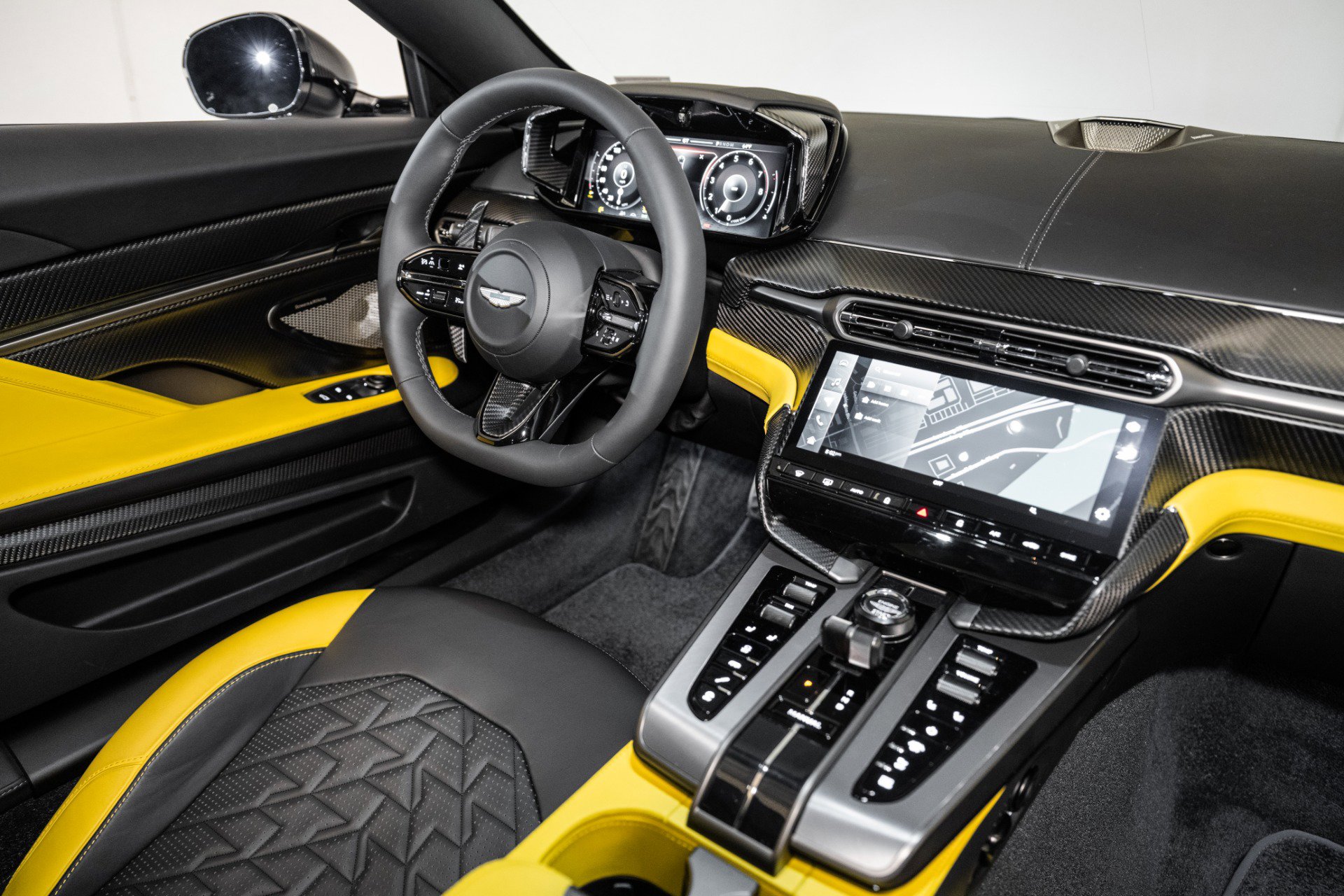 Used 2025 Aston Martin Vanquish image 21