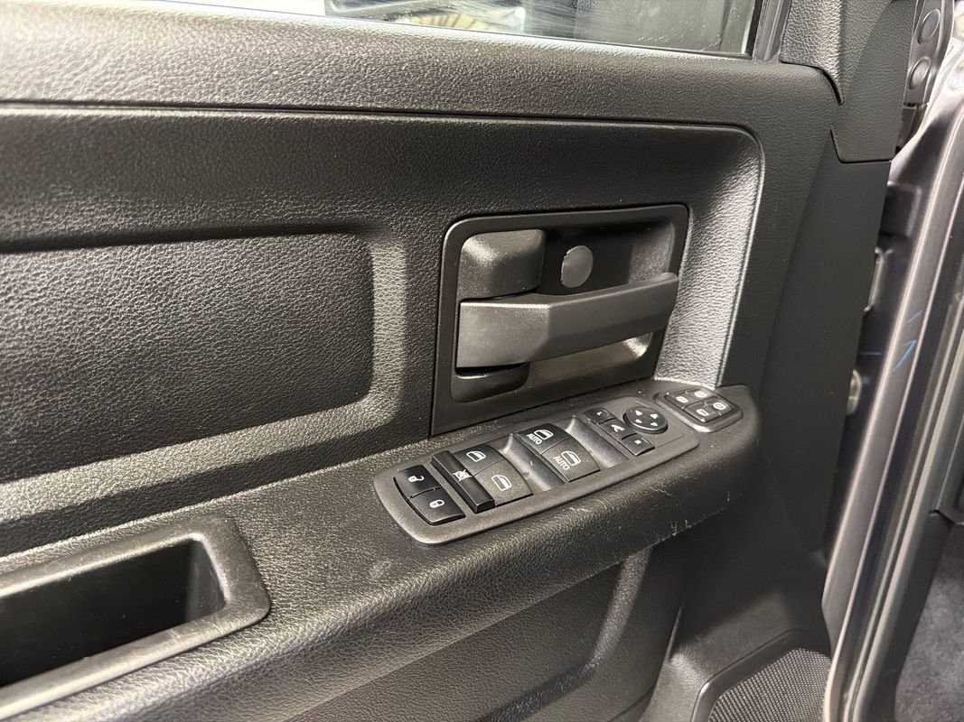 Used 2024 RAM 2500 Tradesman w/ Chrome Appearance Group AWD/4WD image 17