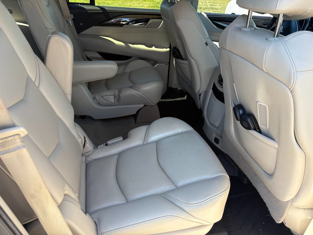 Used 2018 Cadillac Escalade Premium Luxury AWD/4WD image 7