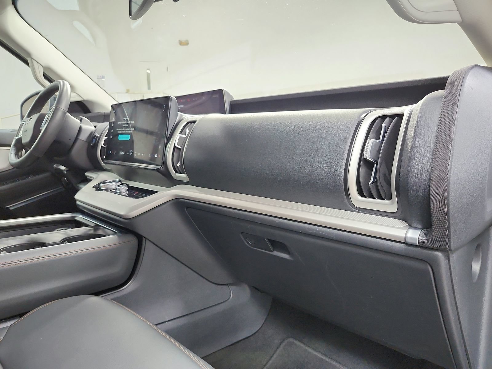Used 2025 Ford Expedition Active AWD/4WD image 47