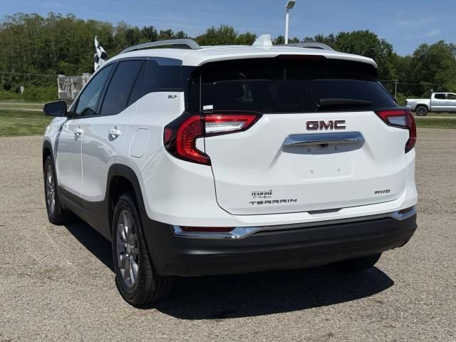 Used 2024 GMC Terrain SLT AWD/4WD image 6