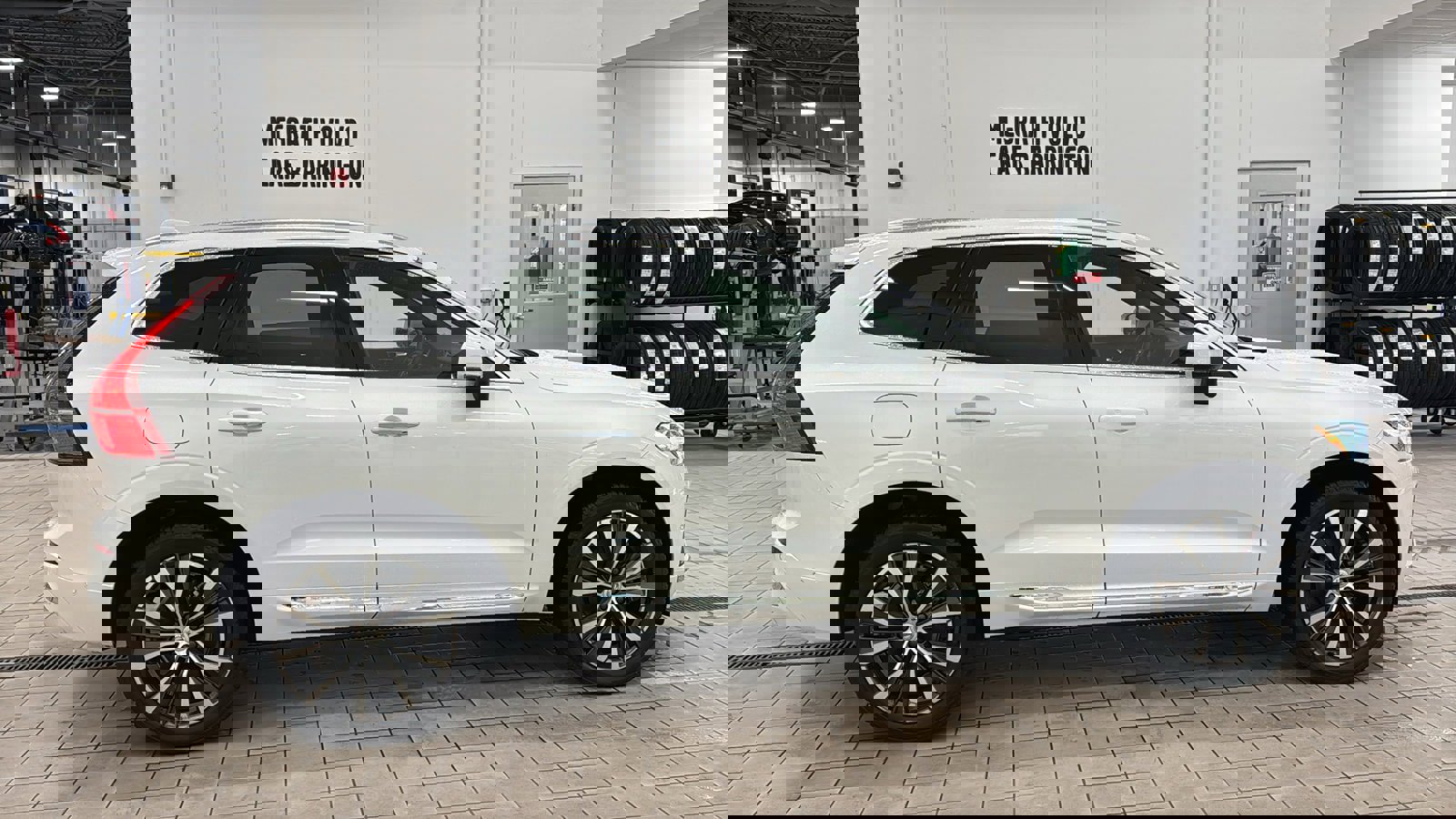 Used 2022 Volvo XC60 T8 Inscription Expression w/ Advanced Package image 4