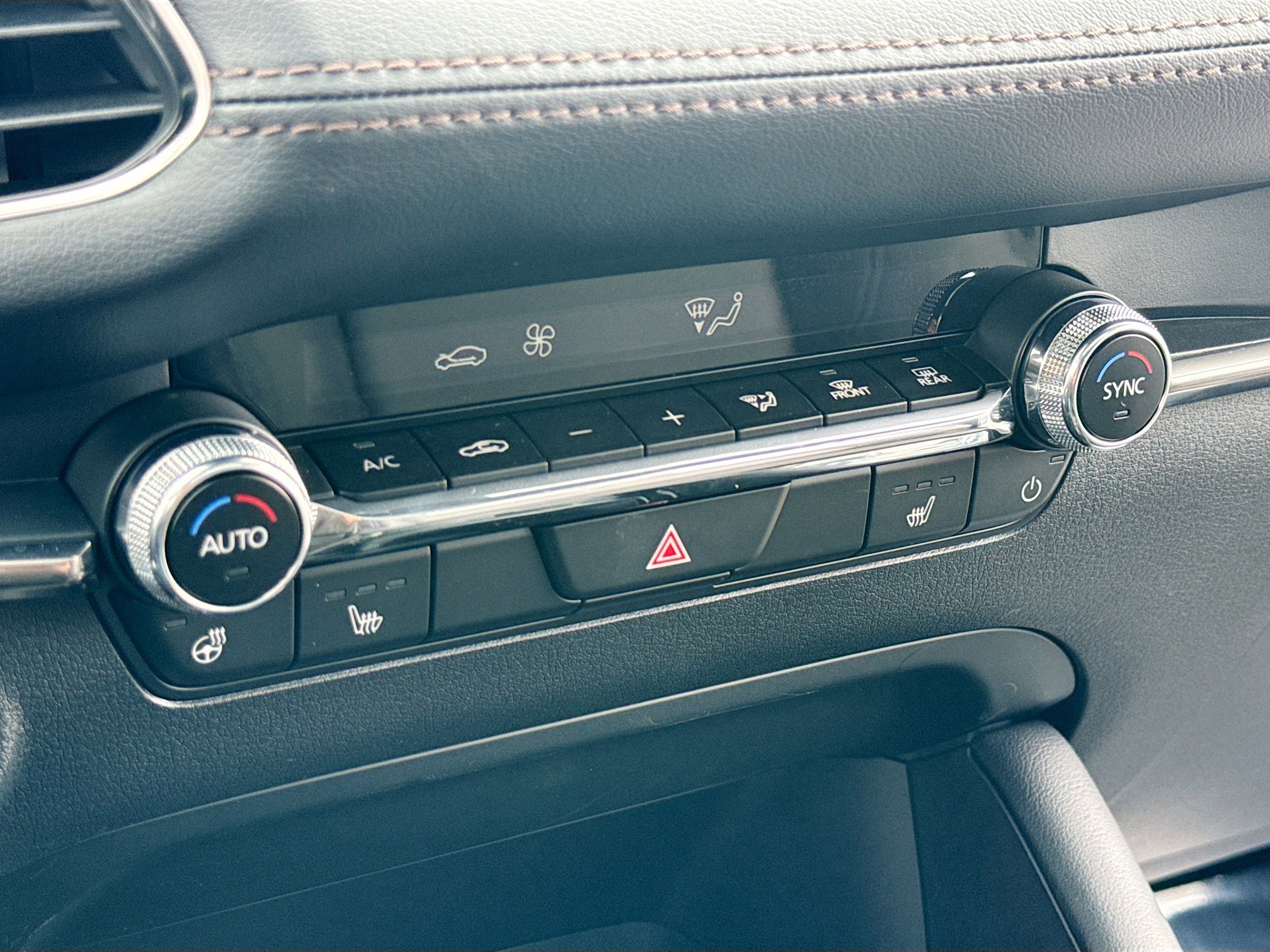 Certified 2025 MAZDA MAZDA3 Hatchback w/Premium Plus Pkg image 11