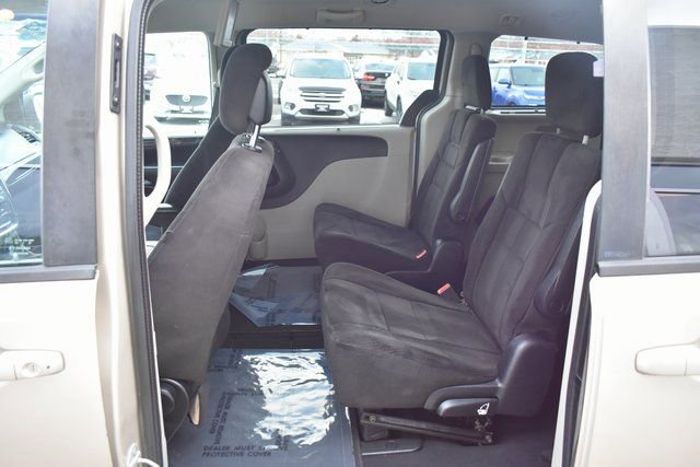 Used 2013 Dodge Grand Caravan SXT w/ Rear Park Assist Pkg image 29