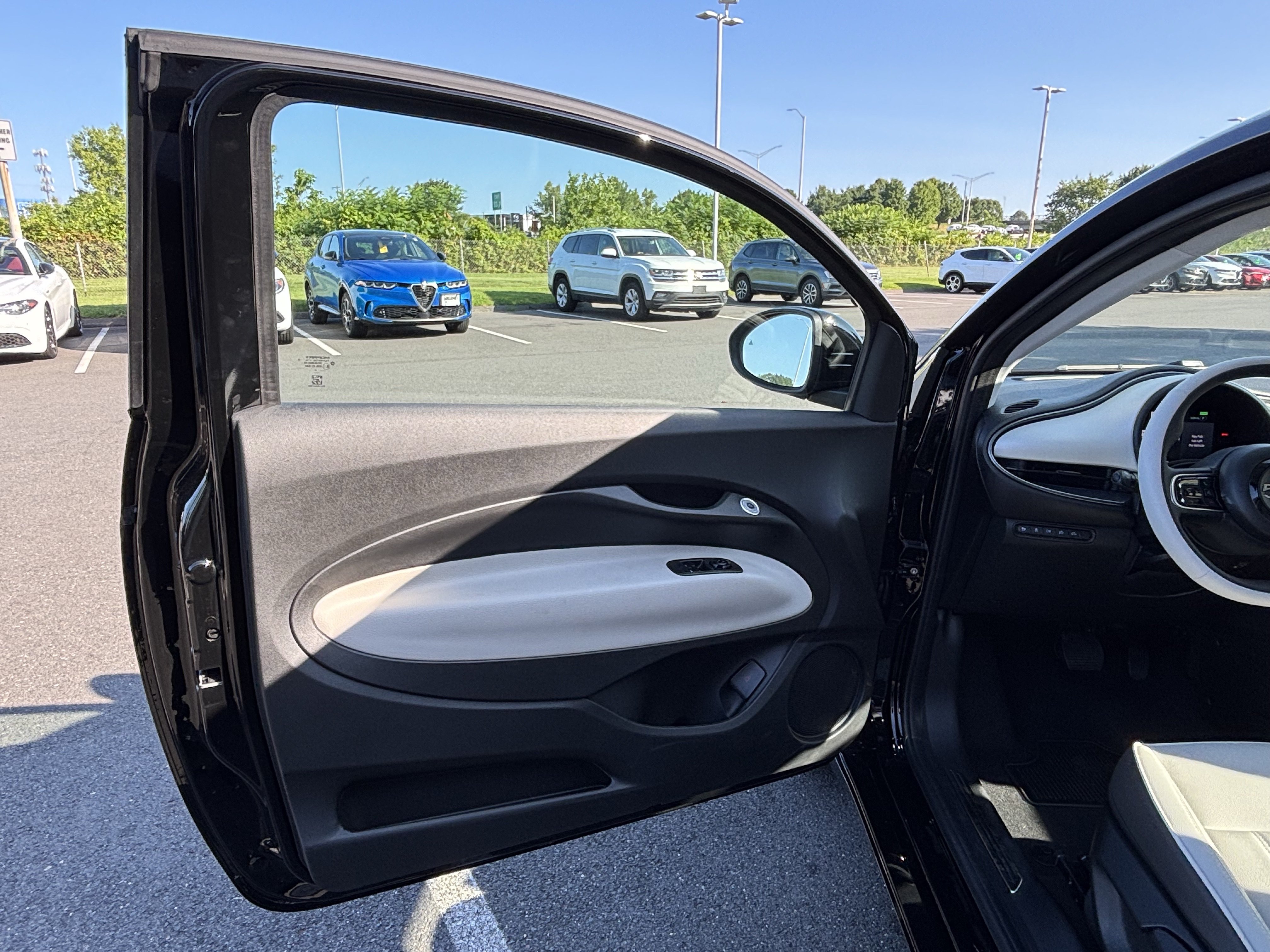 New 2026 FIAT 500 e Icona w/ Quick Order Package 21R FWD image 28