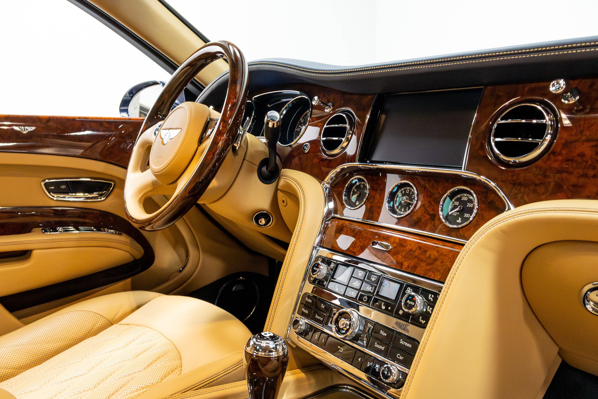 Used 2017 Bentley Mulsanne image 26