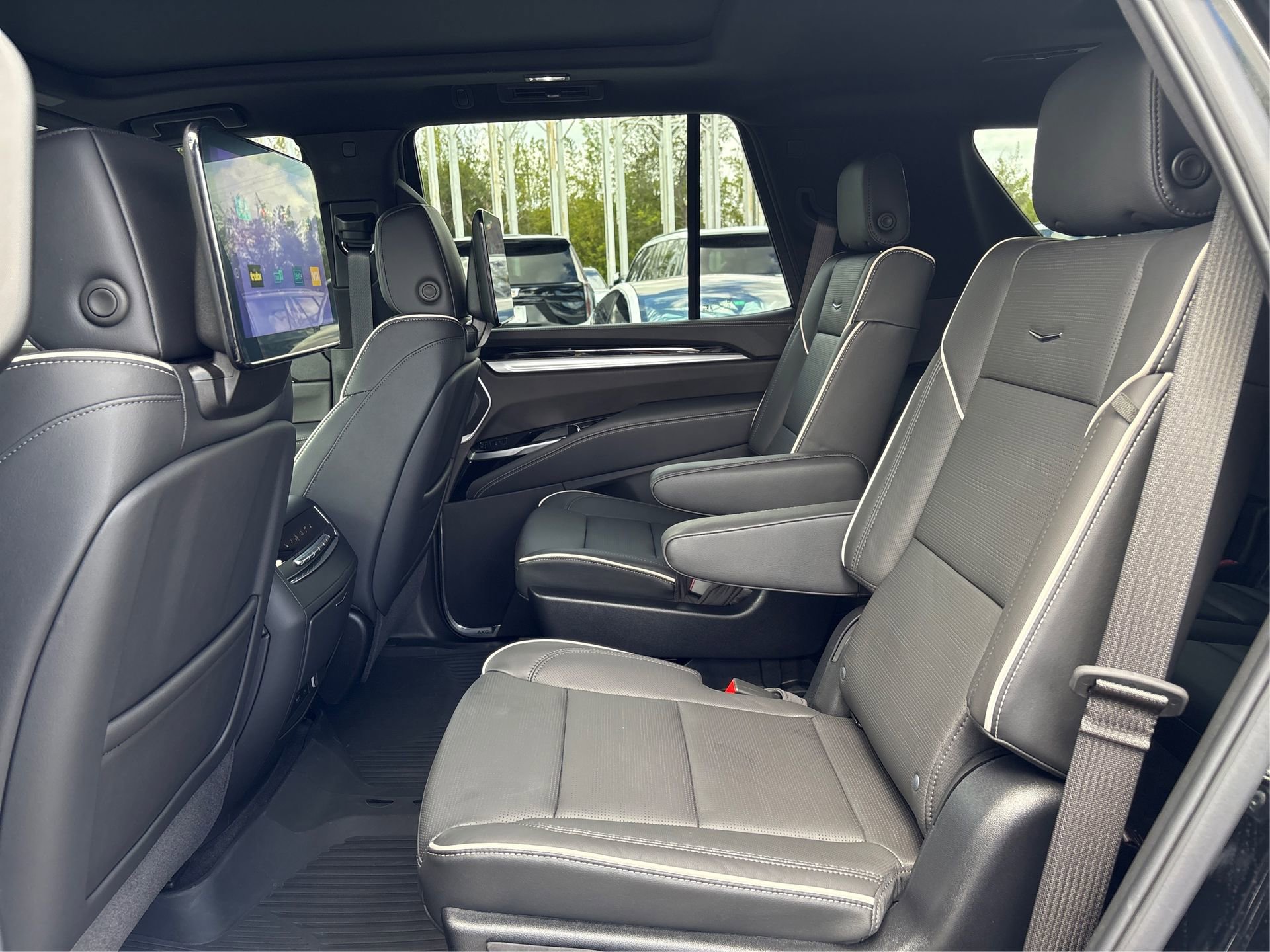 Used 2026 Cadillac Escalade Sport w/ LPO, ONYX Package image 12