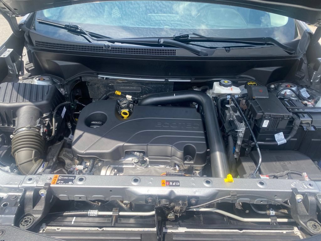 Used 2024 Chevrolet Equinox LT FWD image 2