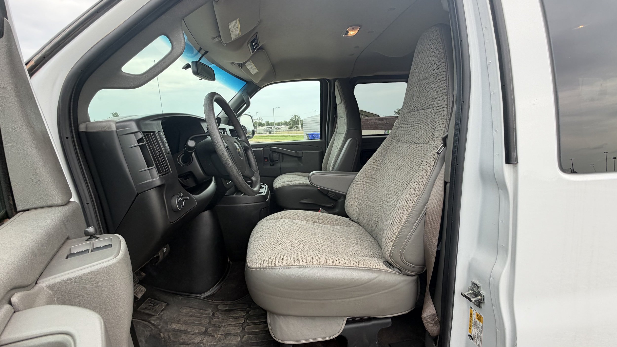 Used 2024 Chevrolet Express 3500 LS RWD image 17